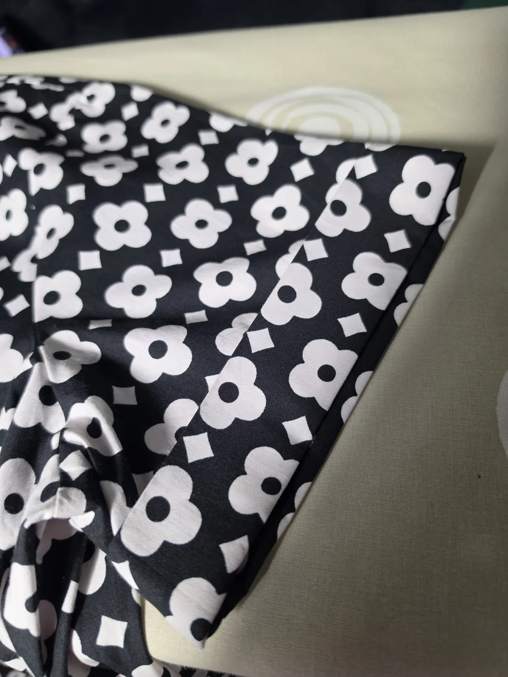Anthropologie Maeve Black & White Mod Floral Mini Shirt Dress- Large - Picture 6 of 6